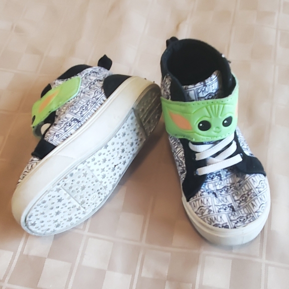 Baby Yoda kids shoes - Picture 3 of 6